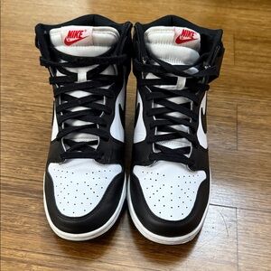 Nike Men's Black and White Sneakers with Red Accents